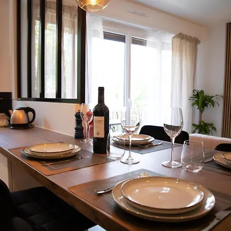 L'elegance Du Vigny Apartmán *