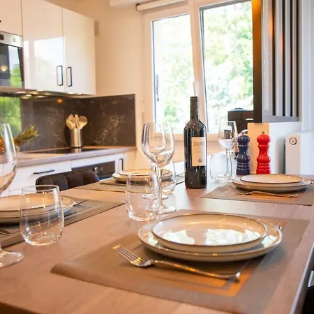 L'elegance Du Vigny Apartmán *